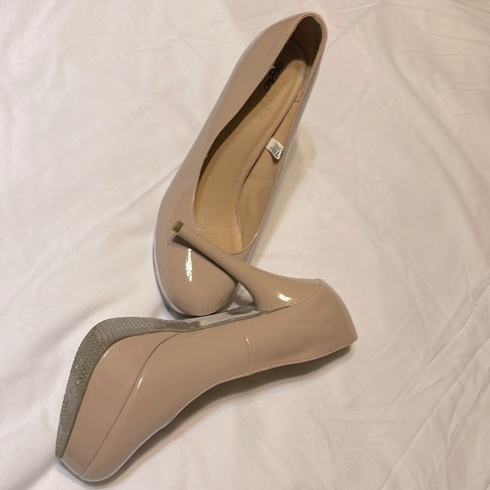 Woman’s Mossimo Shoes
